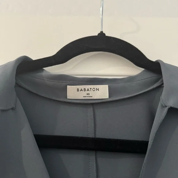 NWOT - Aritzia Babaton Martin Blouse in Dark Slate - Picture 4 of 10